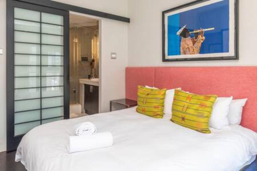 - Stunning 2 Bed - Iconic Views Cape Town
