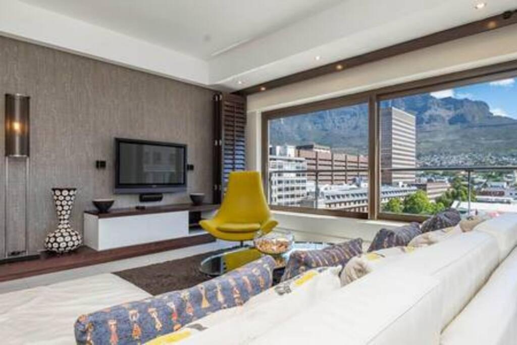 - Stunning 2 Bed - Iconic Views * Cape Town