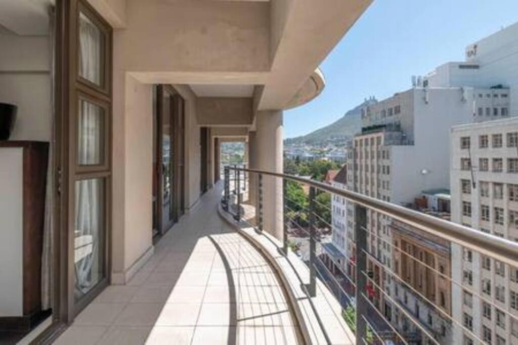 Apartment - Stunning 2 Bed - Iconic Views *
