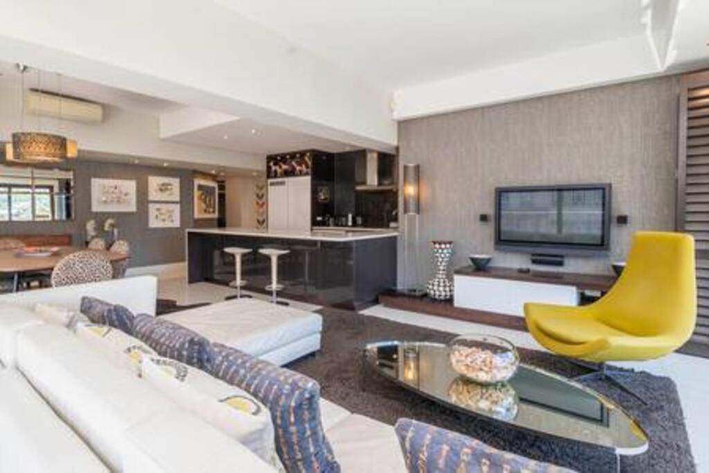 - Stunning 2 Bed - Iconic Views * Cape Town