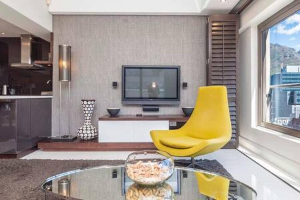 Apartment - Stunning 2 Bed - Iconic Views Cape Town