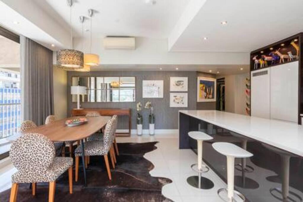 - Stunning 2 Bed - Iconic Views Cape Town