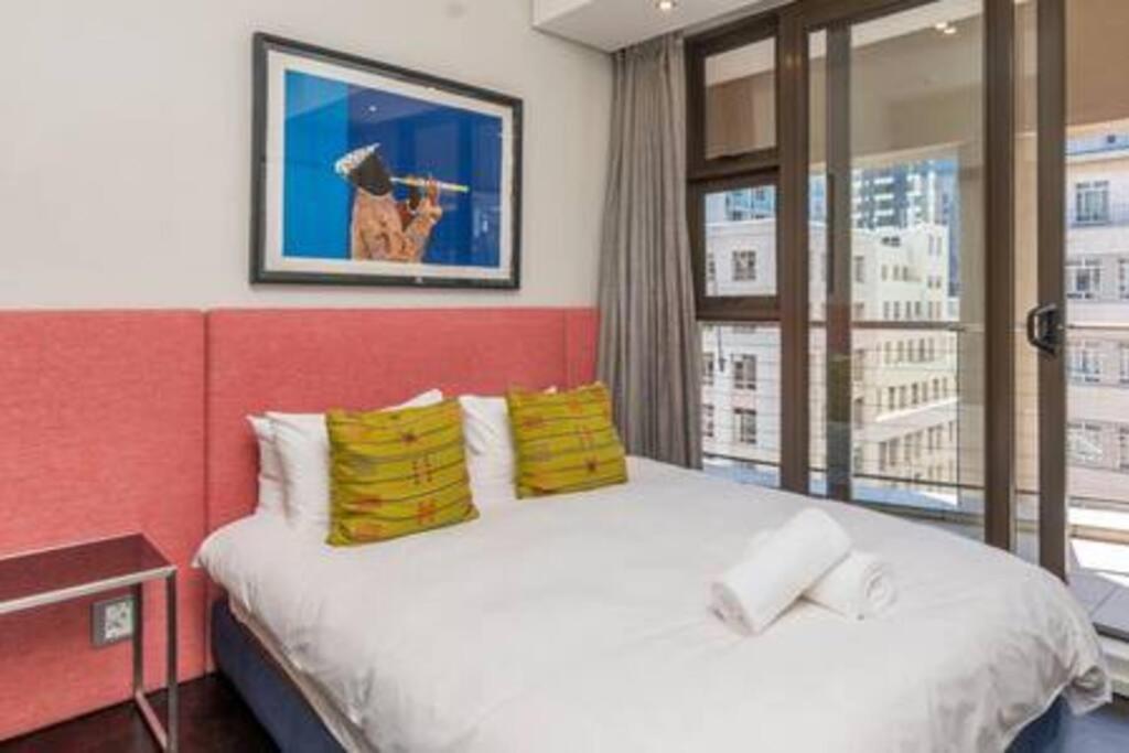 - Stunning 2 Bed - Iconic Views
