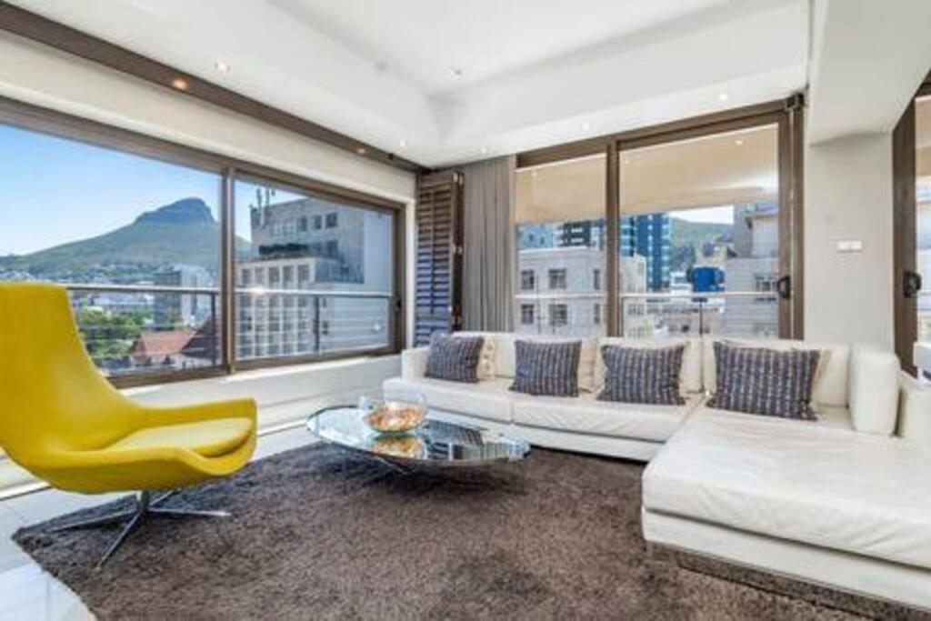 - Stunning 2 Bed - Iconic Views Cape Town