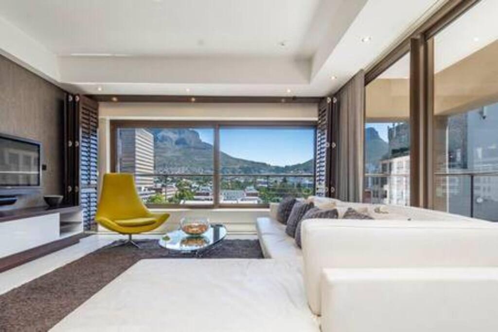 - Stunning 2 Bed - Iconic Views * Cape Town