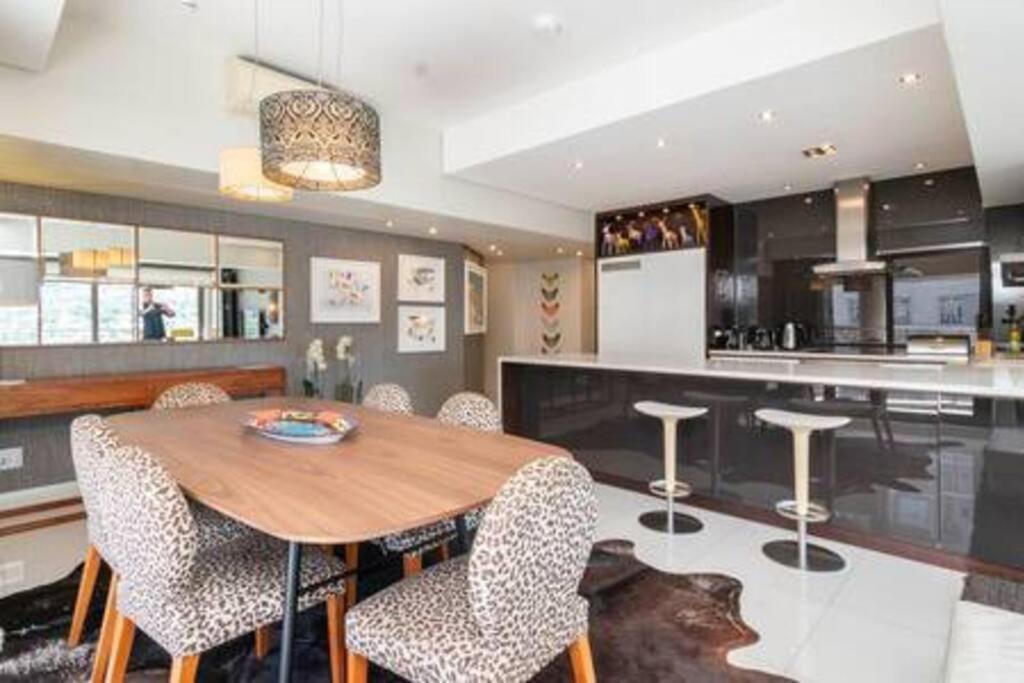 - Stunning 2 Bed - Iconic Views Apartment Cape Town